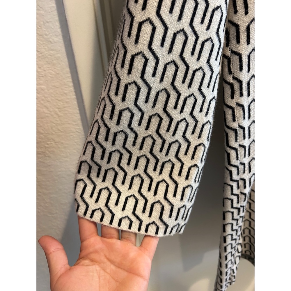 Patterned Sweater Dress - Picture 3 of 4